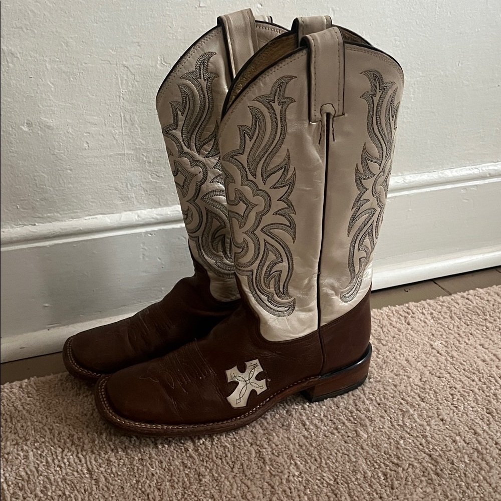 Beautiful woman’s size 7 Tony Lama Brown and Cream cowboy Boots